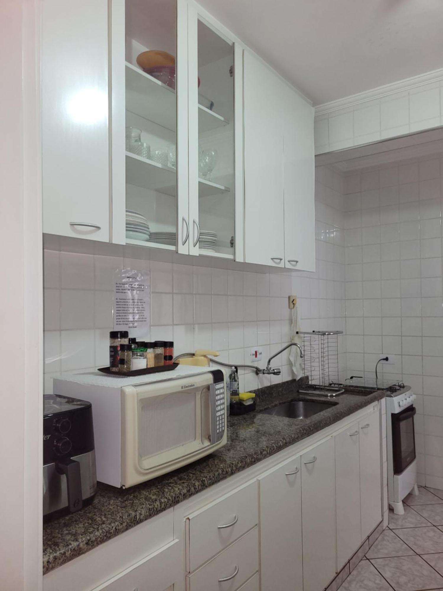 Praia Enseada - Apto 03 Quartos - 02 Vagas Na Garagem - Com Elevador - 550M Da Areia กัวรูจา ภายนอก รูปภาพ